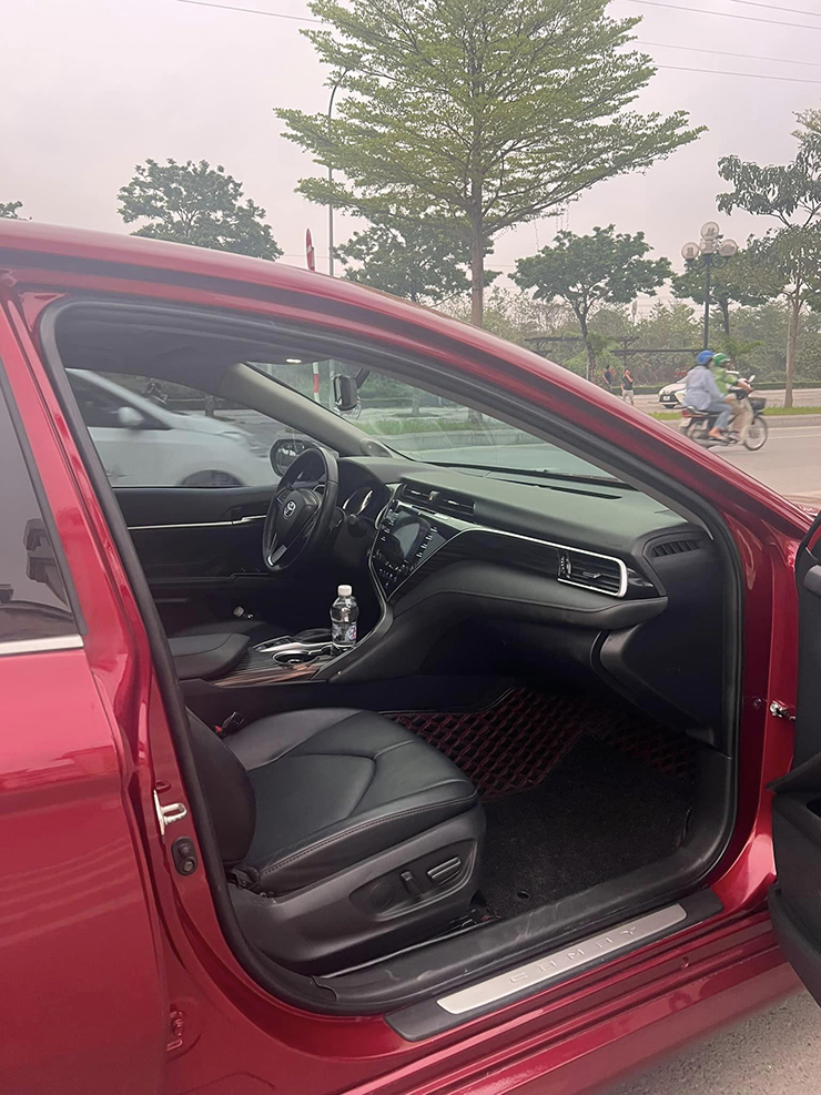 Chủ nhân Toyota Camry 2.5Q rao bán xe chỉ 750 triệu đồng vì lý do này - 12