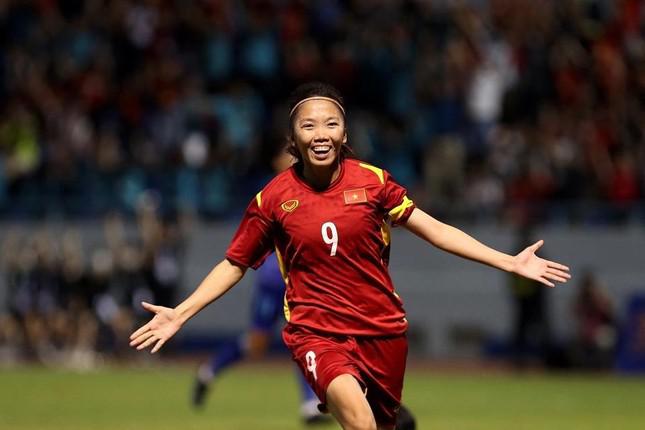 Huỳnh Như sang Nepal hội quân cùng đội tuyển nữ đá vòng loại Olympic Paris 2024 - 1