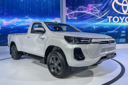Cận cảnh xe bán tải điện đầu tiên của Toyota tại BIMS 2023
