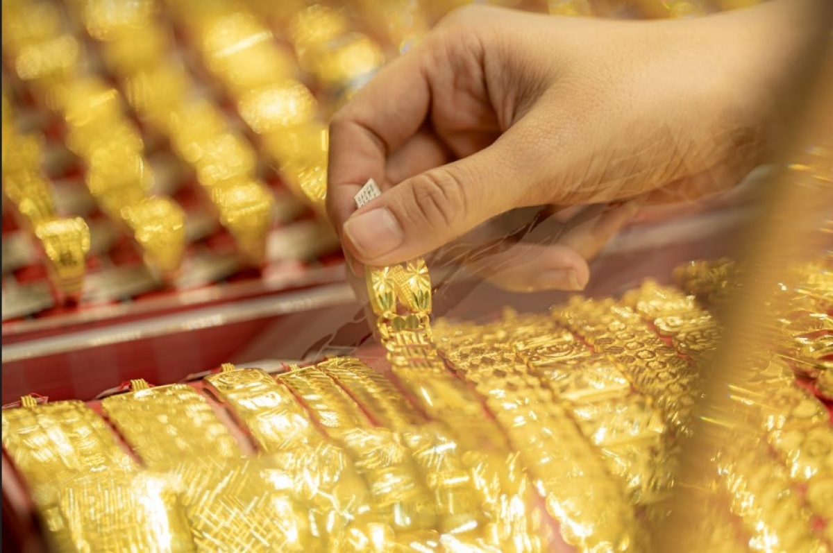 Giá vàng hôm nay 31/3: Phục hồi mạnh mẽ sau khi giảm sốc - 1
