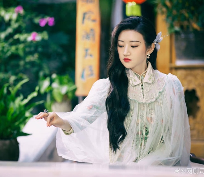 Thực hư &#34;Đệ nhất mỹ nữ Bắc Kinh&#34; bị bạn trai cũ bán ảnh nóng để trả nợ - 4