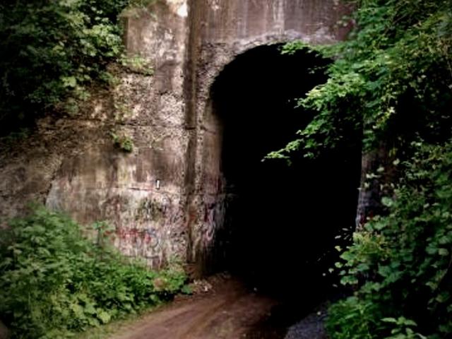 Hãi hùng đường hầm la hét trong đêm ở Canada