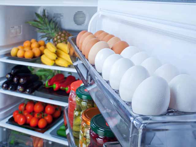 Lý do bạn tuyệt đối không nên để trứng ở cánh tủ lạnh