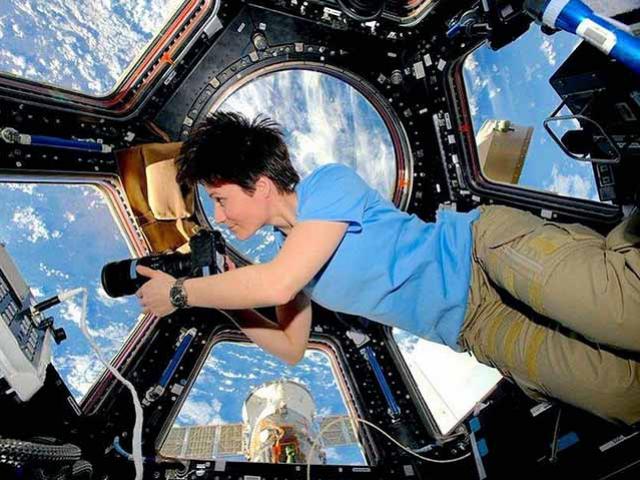 Xem phi hành gia ăn uống, sinh hoạt trên trạm vũ trụ ISS
