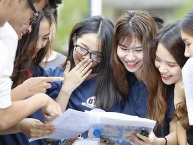 Ghi nhận nhanh chấm thi THPT: Đang quét bài trắc nghiệm, chính thức chấm Ngữ Văn