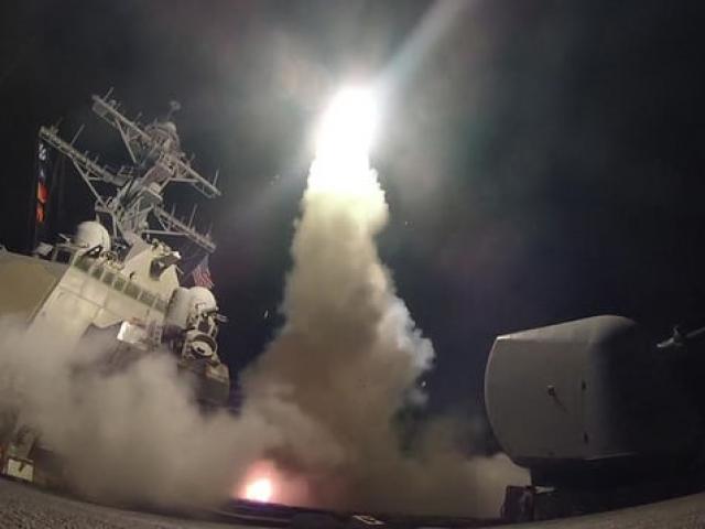 Căn cứ quân sự Syria bị nã loạt 8 tên lửa hành trình