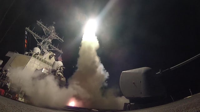 Căn cứ quân sự Syria bị nã loạt 8 tên lửa hành trình - 1