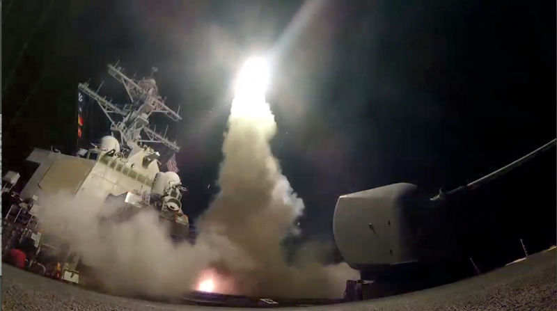 Những vũ khí đầy uy lực Mỹ và đồng minh có thể dùng tấn công Syria - 1