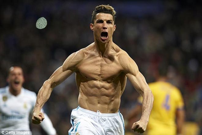 Xem những bức ảnh tuyệt vời về Ronaldo với cơ bắp săn chắc và khỏe mạnh, chứng tỏ anh là một vận động viên bóng đá chuyên nghiệp và đầy năng lượng.