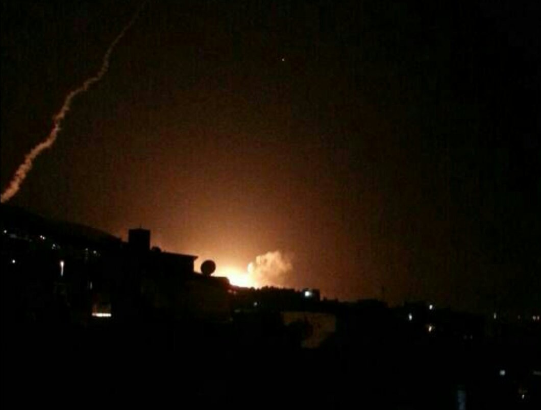 Nổ lớn ở thủ đô Syria sau khi Trump ra lệnh “dội bão lửa” - 1
