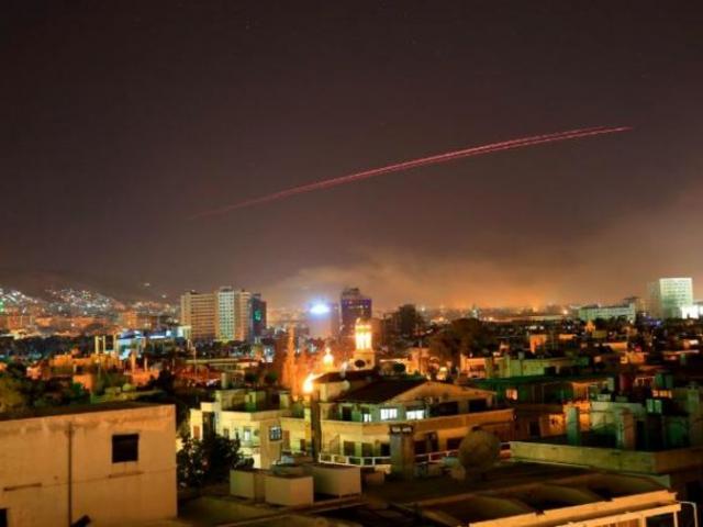 Nổ lớn ở thủ đô Syria sau khi Trump ra lệnh “dội bão lửa”