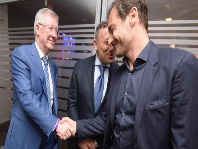 Sir Alex làm điệp viên, MU nhắm siêu HLV quật ngã Barca, thay Mourinho