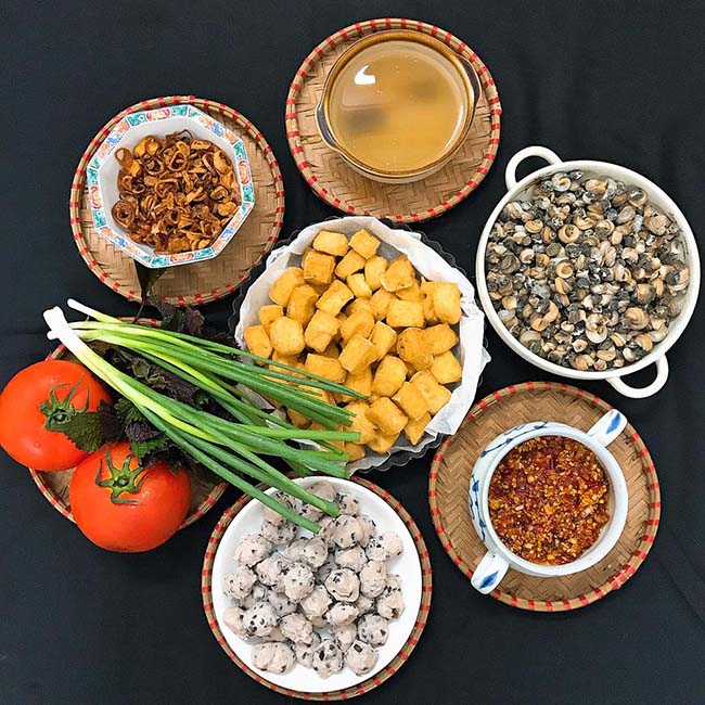 Rảnh rỗi chiêu đãi cả nhà với món bún ốc thơm ngon đến giọt cuối cùng - 1