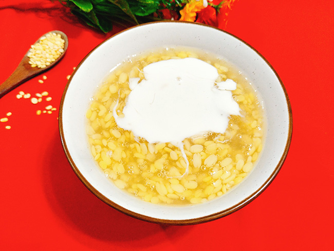 Cách làm chè đậu xanh nước dừa thơm ngon cho những ngày nghỉ lễ