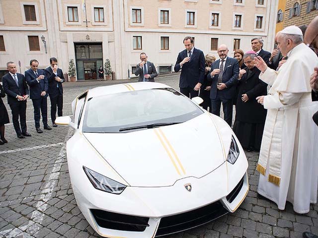 Cơ hội sở hữu siêu xe Lamborghini Hurcan của Đức Giáo hoàng Francis