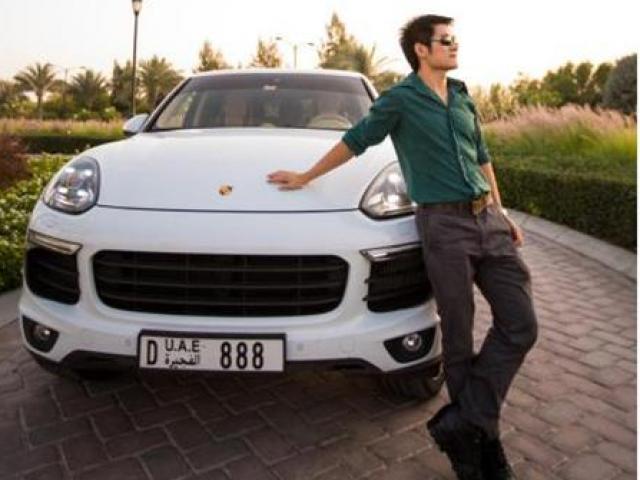 Từng ngủ ở cầu thang, ăn cơm tù, nay thành tỷ phú của Dubai