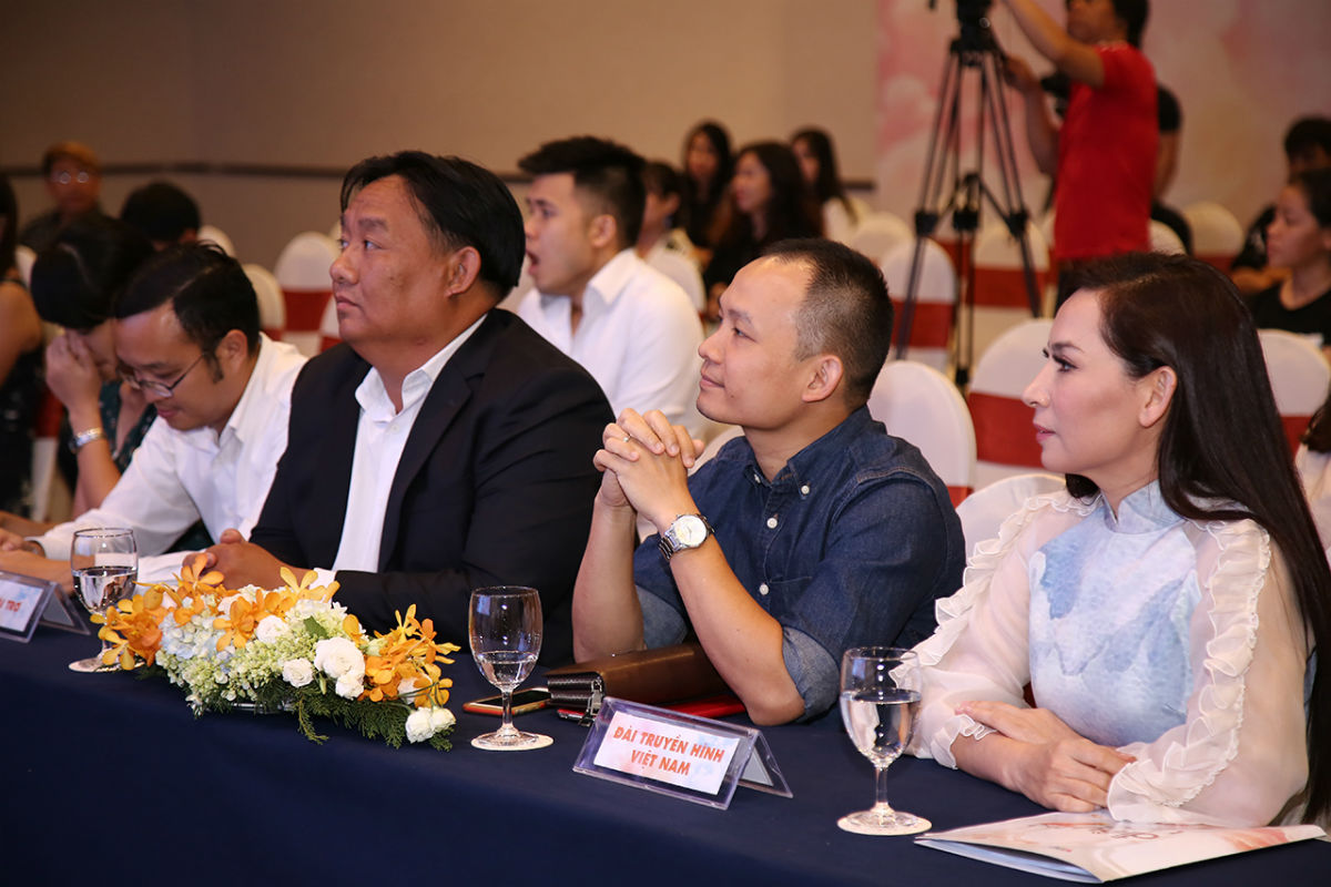 Phi Nhung bật khóc vì dượng bị ung thư mà người con ở Mỹ không chịu về - 1