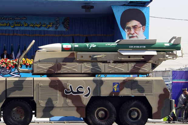 Iran nã 20 tên lửa, Israel không kích dữ dội đáp trả - 1