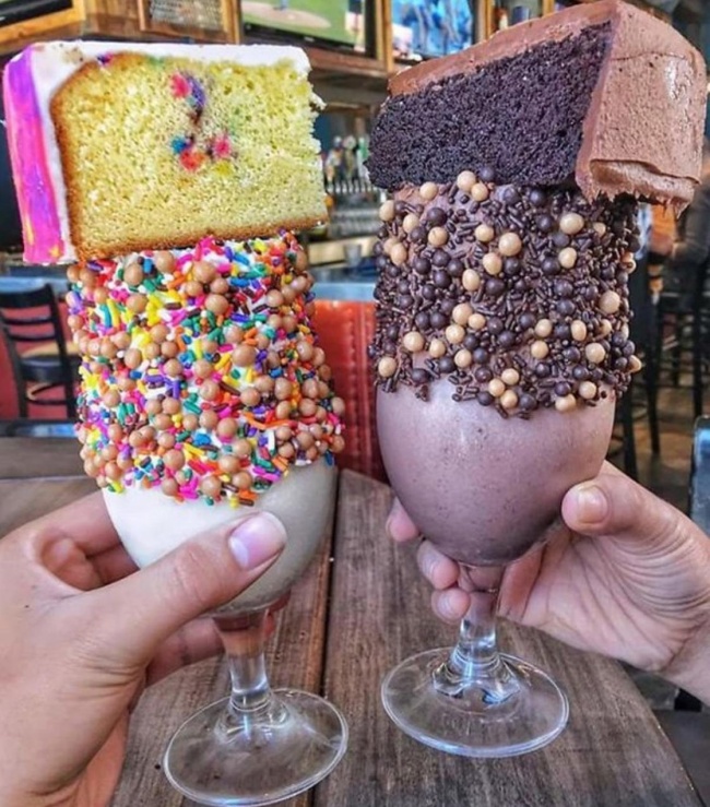 Chiếc bánh kem khổng lồ, ăn xong bạn chỉ muốn từ bỏ luôn đồ ngọt.