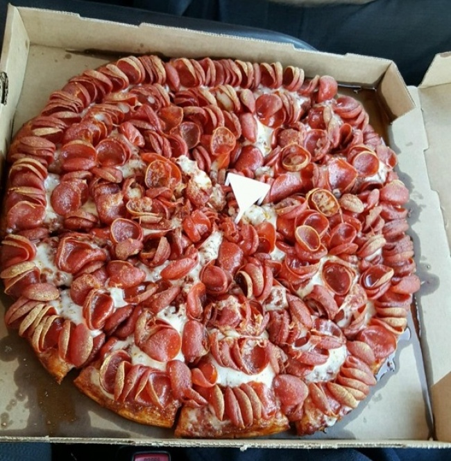 Chiếc pizza dành cho fan nghiện xúc xích.