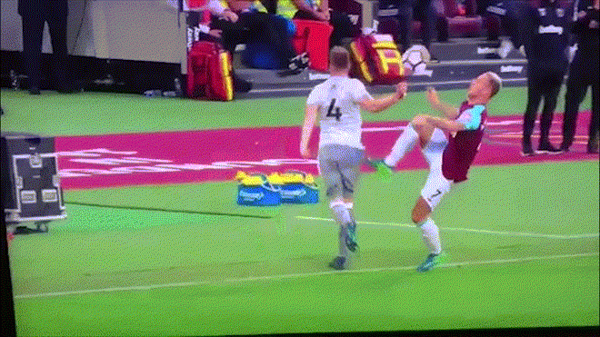 Phil Jones: "Gã hề" của MU hay nhân tố bí ẩn giúp De Gea đoạt “Găng tay vàng” - 1