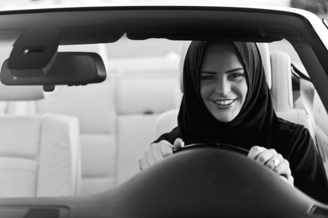 Ả Rập Xê Út lần đầu tiên cho phép phụ nữ lái xe - 1