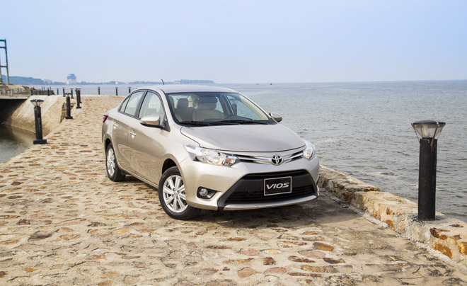 Doanh số xe Toyota tháng 4/2018: Xe lắp ráp "cứu cánh" xe nhập khẩu - 1