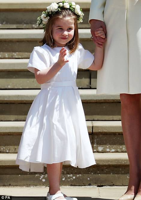 Công chúa Charlotte làm tan chảy trái tim khách mời trong đám cưới hoàng gia - 1