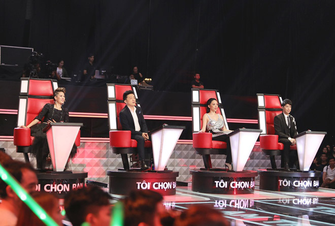 Hoa hậu chuyển giới đầu tiên của Việt Nam gây sốt tại The Voice - 1