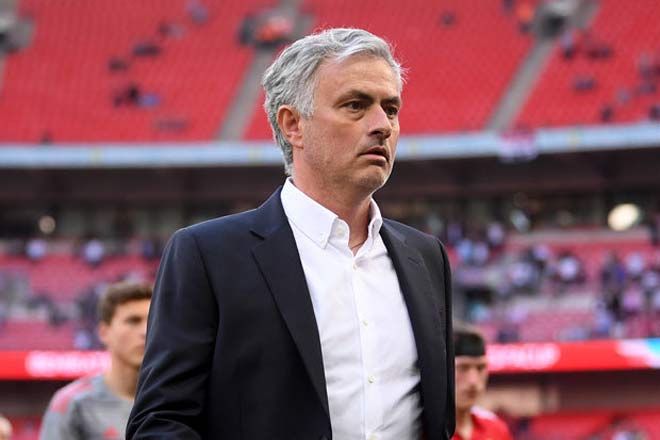 MU cả mùa tay trắng, Mourinho "giận cá chém thớt" lên bệnh binh - 1
