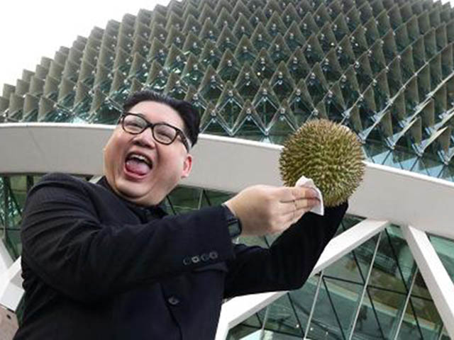 Phát hiện Kim Jong Un “nhái” chụp ảnh selfie tại Singapore