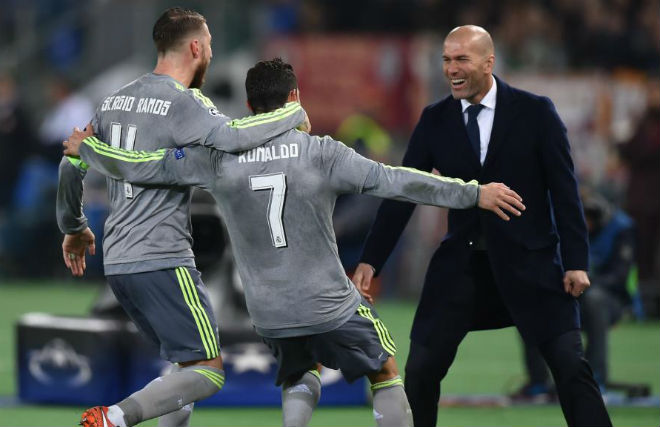 Zidane rời Real: Ronaldo - Ramos đấu vương quyền, phòng thay đồ nổ tung - 1