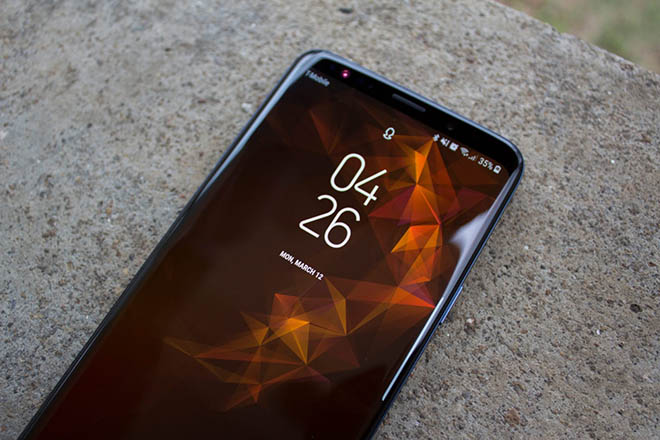 Học theo Huawei P20 Pro, Galaxy S10 cũng có 3 camera ở mặt sau? - 1