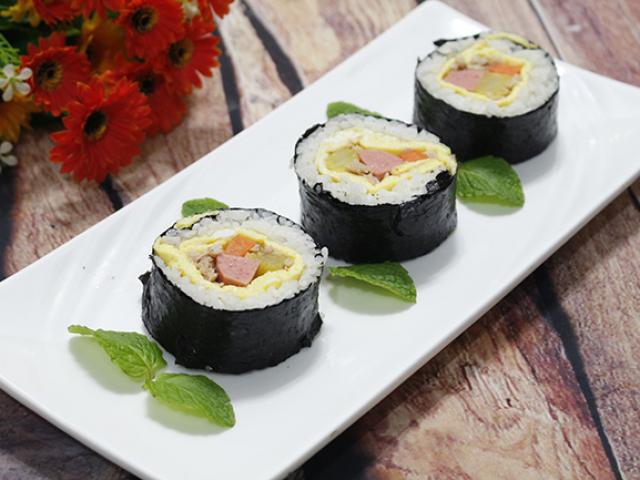 Tuyệt Chiêu Cuốn Sushi Không Cần Mành Tre Mà Vẫn Tròn Đẹp Xuất Sắc