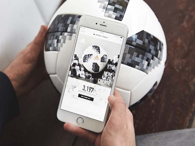 Google mở "đại tiệc" đãi người hâm mộ bóng đá mùa World Cup 2018 1528383647 708 hi vis telstar adidas ball nfc1 1528383641 width640height480 Google mở "đại tiệc" đãi người hâm mộ bóng đá mùa World Cup 2018