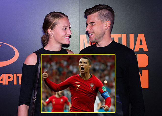 Ronaldo rực sáng World Cup: Mỹ nhân mê mẩn, "phản bội" siêu sao tennis - 1