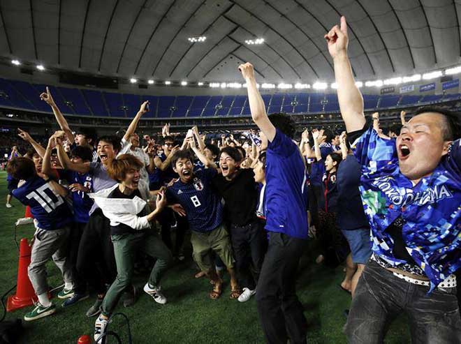 Nhật Bản ăn mừng thắng sốc World Cup: Nhà báo quốc tế choáng váng vì triệu fan - 10