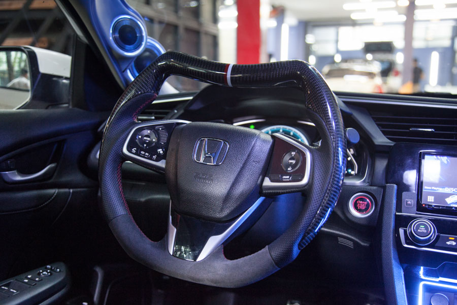 Ngắm Honda Civic độ phong cách Type R và dàn âm thanh khủng tại TP. HCM