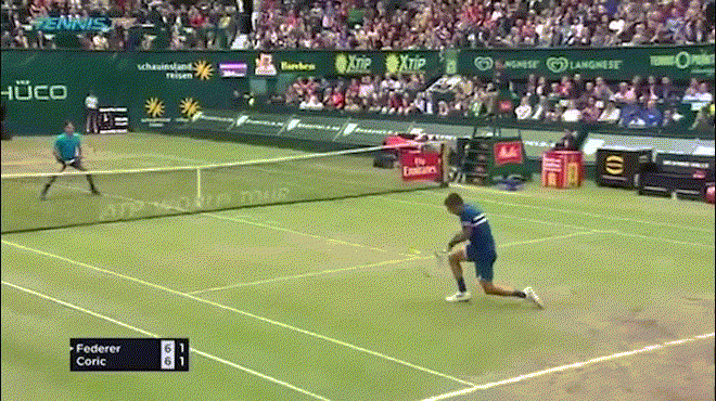 "Vua trái 1 tay" Federer bị "Tiểu Djokovic" ép khốn khổ: Ra đòn "nhà quê" - 1