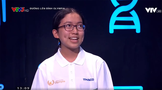 Nữ sinh "Đường lên đỉnh Olympia" trổ tài múa quạt gây tranh cãi dữ dội - 1