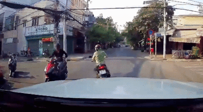 Video: "Choáng" khi Ninja "lườm rau gắp thịt" - 1
