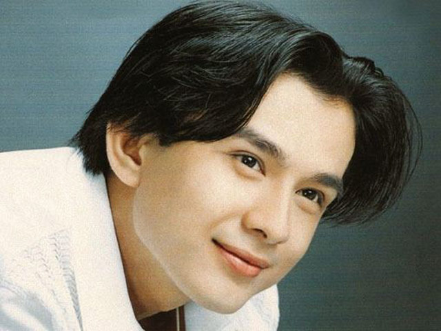 Đan Trường là một trong những ca sĩ nổi tiếng và có tầm ảnh hưởng lớn ở Việt Nam. Những hình ảnh của anh với tóc điển trai và phong cách sành điệu sẽ khiến bạn say đắm và đầy cảm hứng.