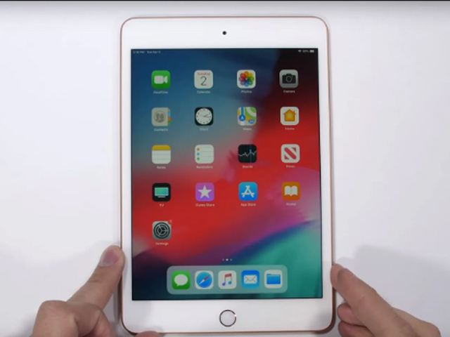 iPad Mini 2019 dù dễ bẻ cong nhưng vẫn chạy ”ngon”