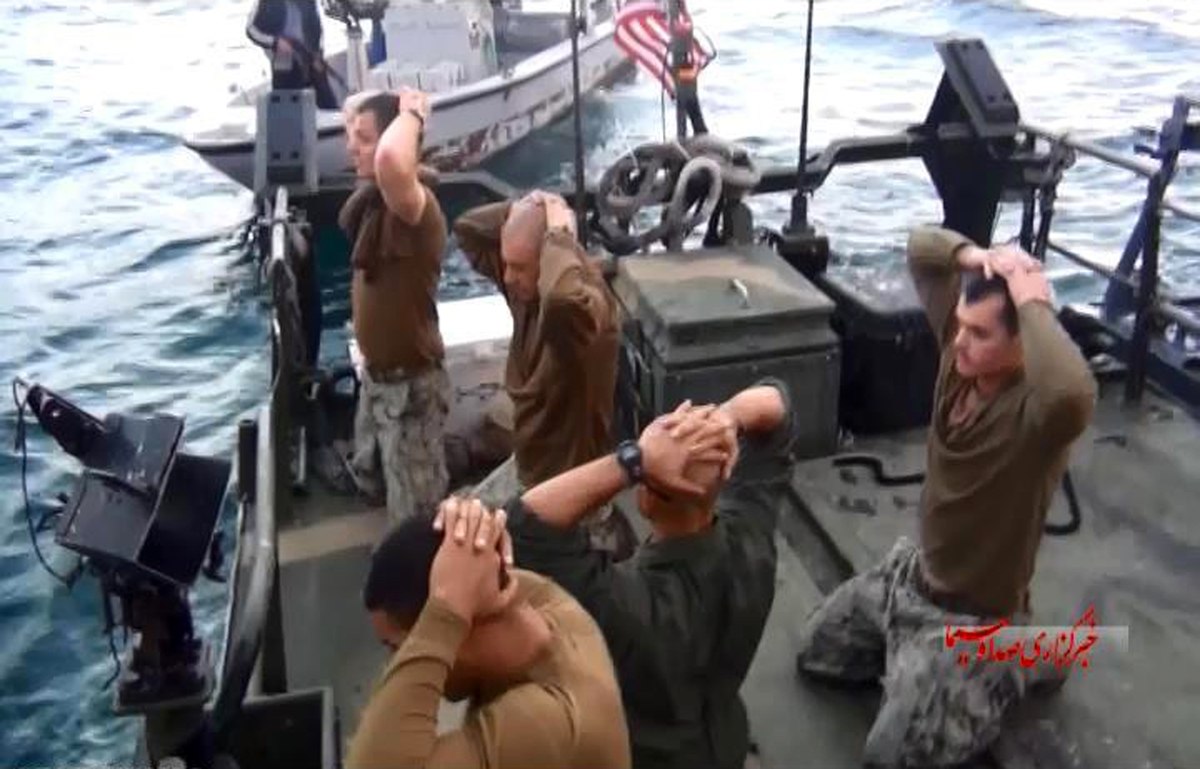 Lực lượng Iran bị gọi là khủng bố từng bắt 10 binh sĩ Mỹ quỳ gối thế nào? - 1