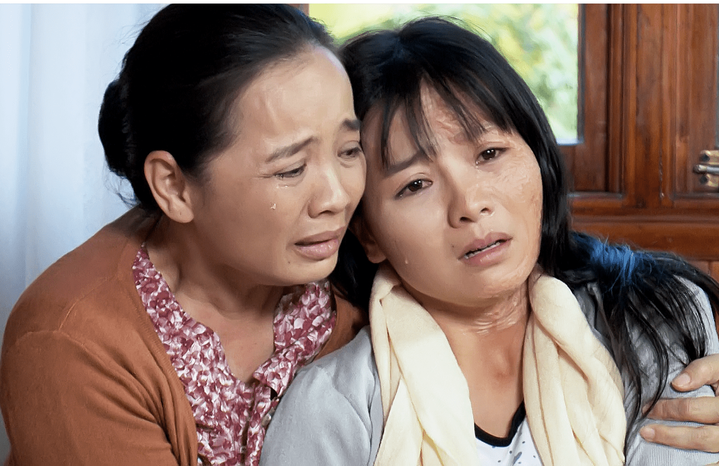 Cảnh cưỡng hiếp tập thể trong phim Việt khiến khán giả sợ hãi - 1