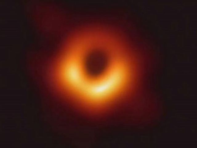 Nếu bạn là một người yêu thích vũ trụ, hãy khám phá những bức ảnh tuyệt đẹp về lỗ đen. Đây chắc chắn sẽ là trải nghiệm thú vị và hấp dẫn đối với bạn.