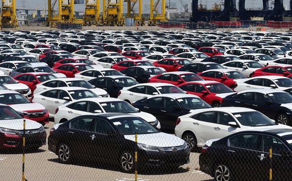 Giá xe giảm, nhập khẩu ô tô tăng sốc so với năm ngoái - 1