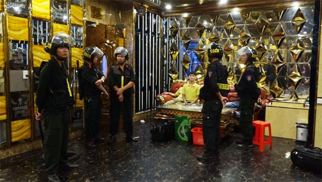 Triệt phá đường dây gái gọi có quy mô lớn - 1