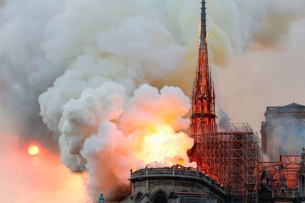 Cháy Nhà thờ Đức bà Paris: Tai nạn hay vụ khủng bố 9/11 của châu Âu? - 1