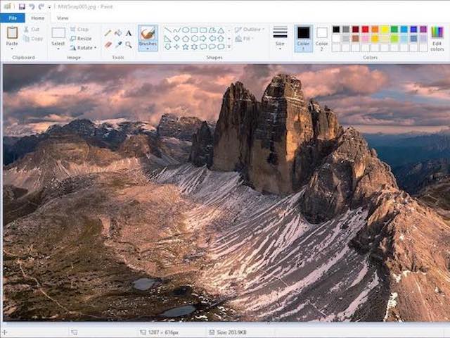 Sử dụng Microsoft Paint để chế tạo một tác phẩm nghệ thuật độc đáo với những tính năng tuyệt vời.